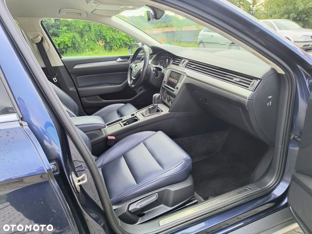 Volkswagen Passat - 30