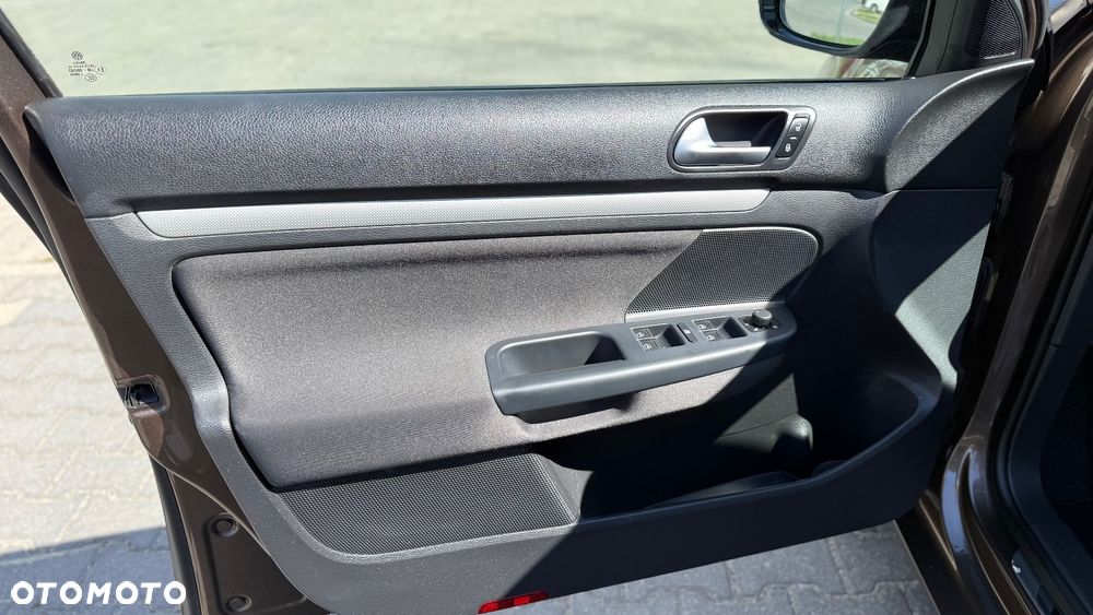 Volkswagen Golf 1.6 TDI DPF MATCH - 18