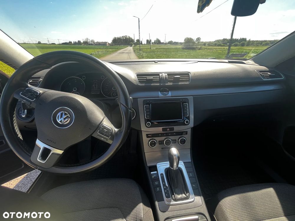 Volkswagen Passat - 4
