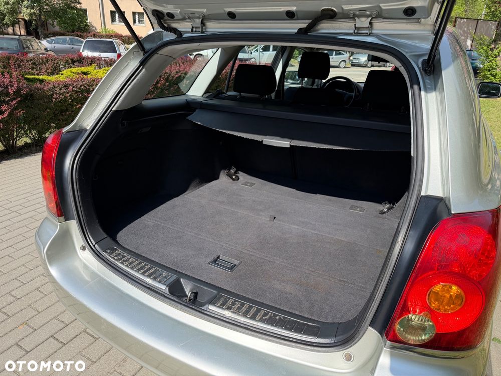 Toyota Avensis - 8