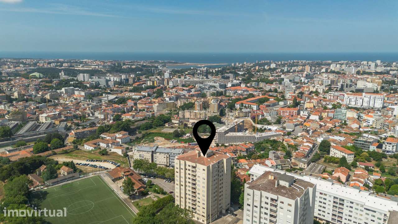 Espaçoso T4 com Garagem no Coração do Porto - Grande imagem: 3/38