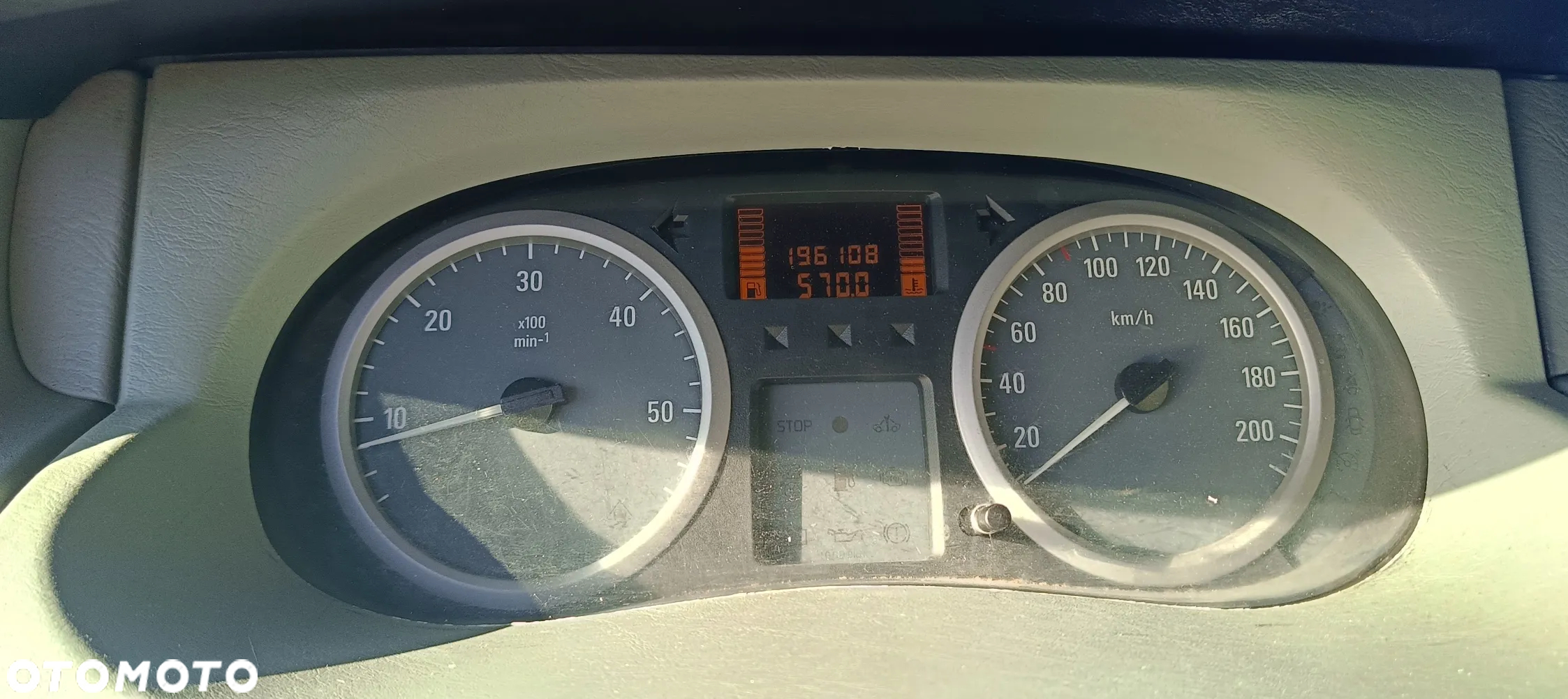 Opel VIVARO - 11