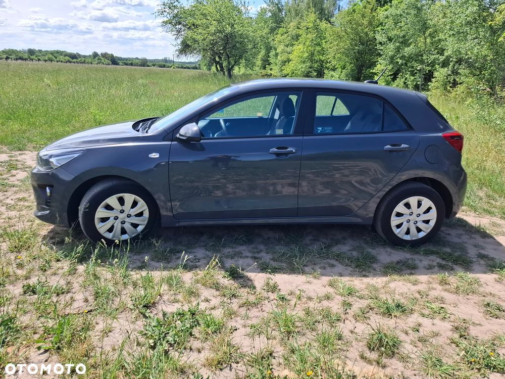 Kia Rio 1.2 L - 12
