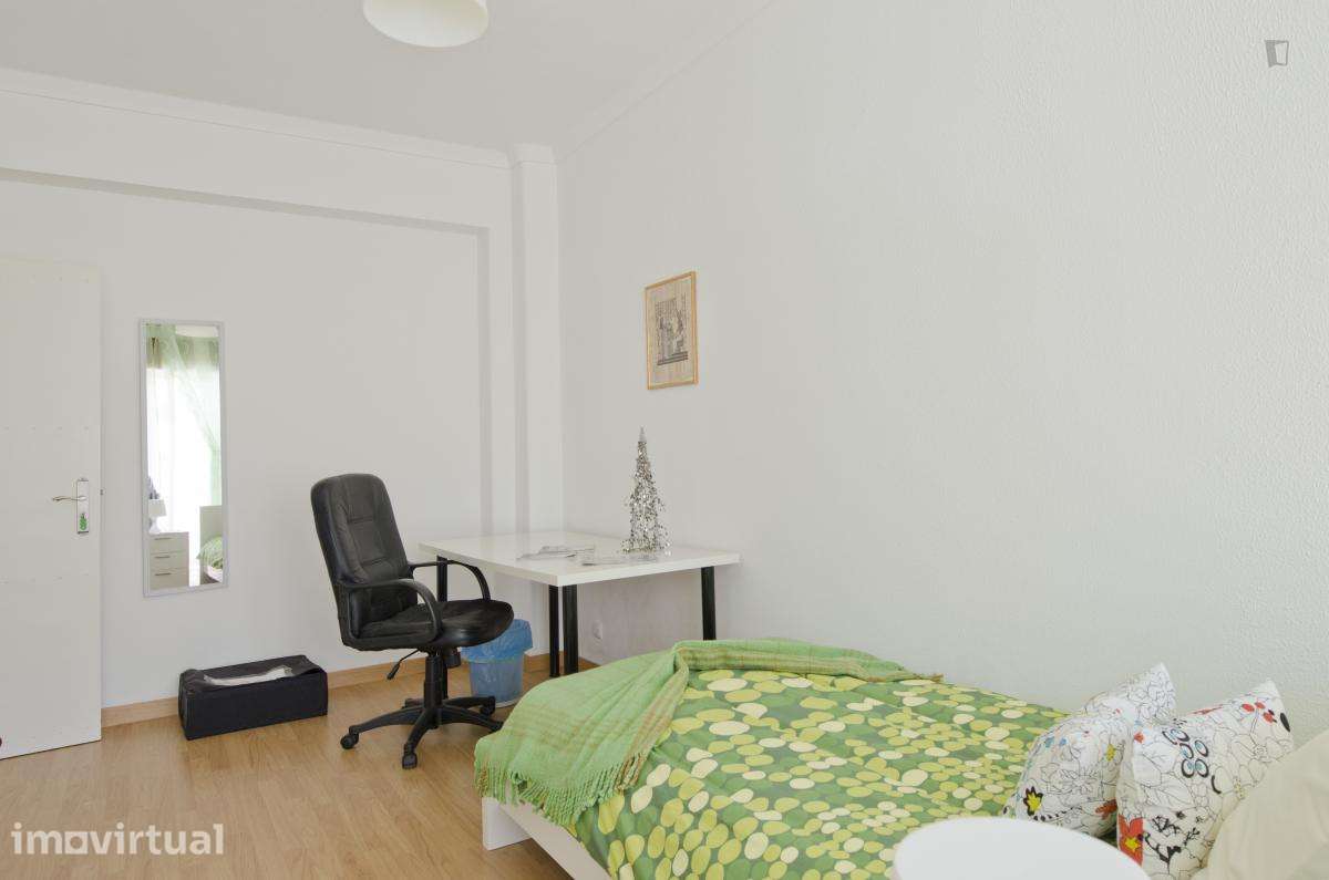 Quarto - localizado em Sete Rios Lisbon - Grande imagem: 2/26