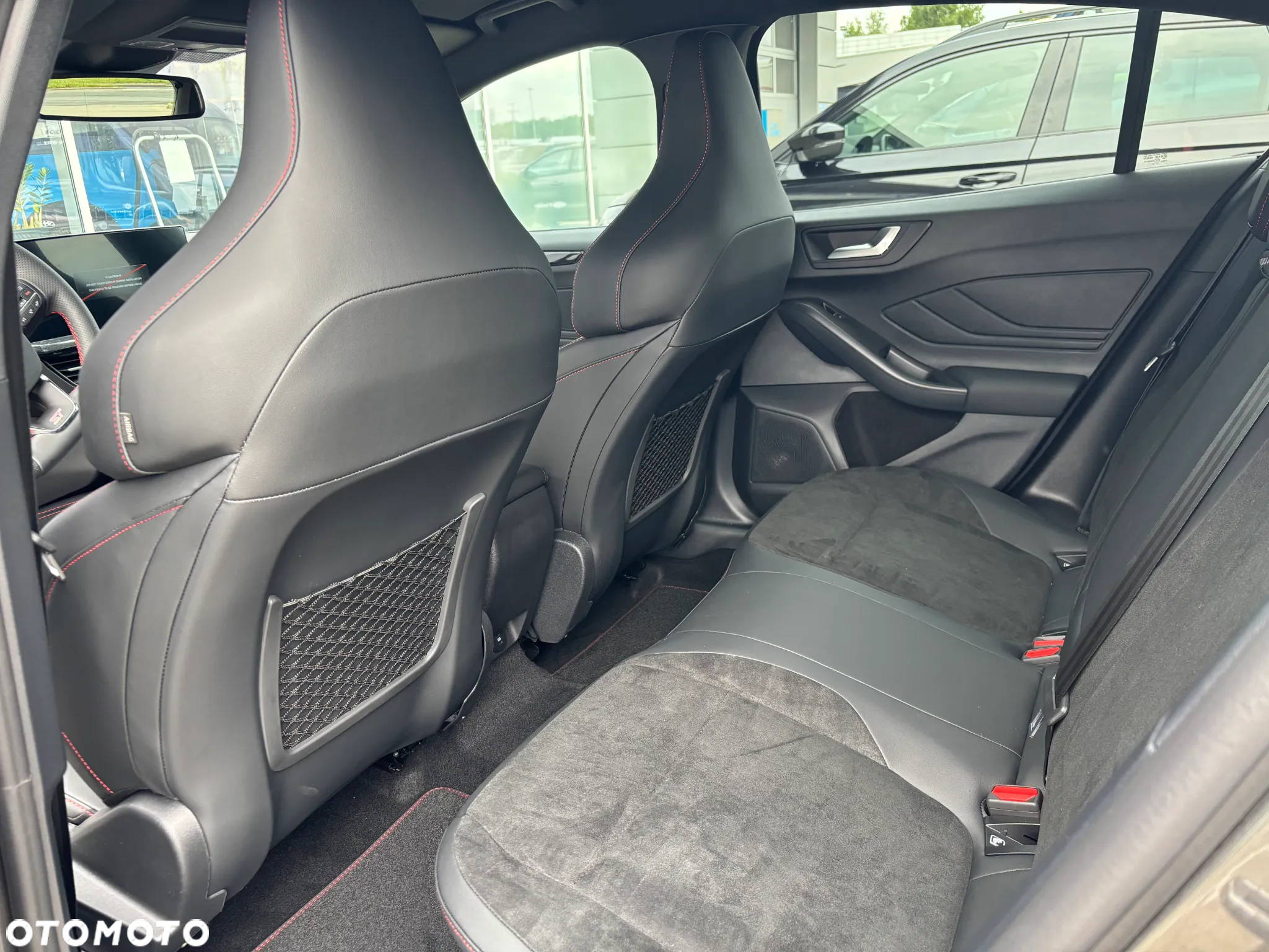 Ford Focus 2.3 EcoBoost ST X - 28