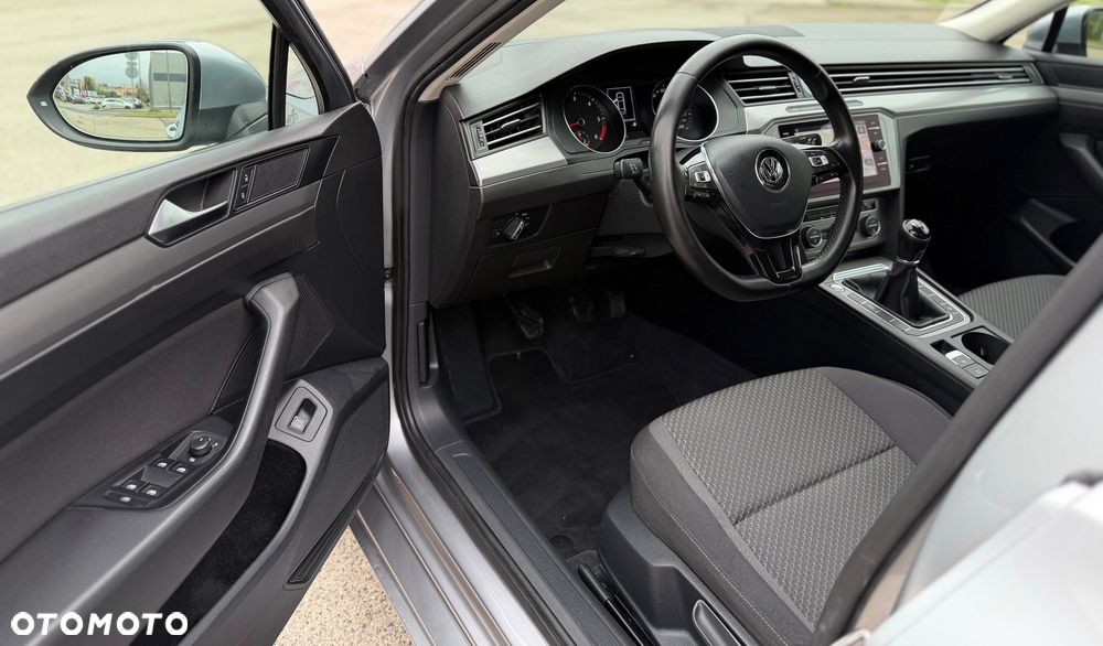 Volkswagen Passat 1.6 TDI BMT Comfortline - 5