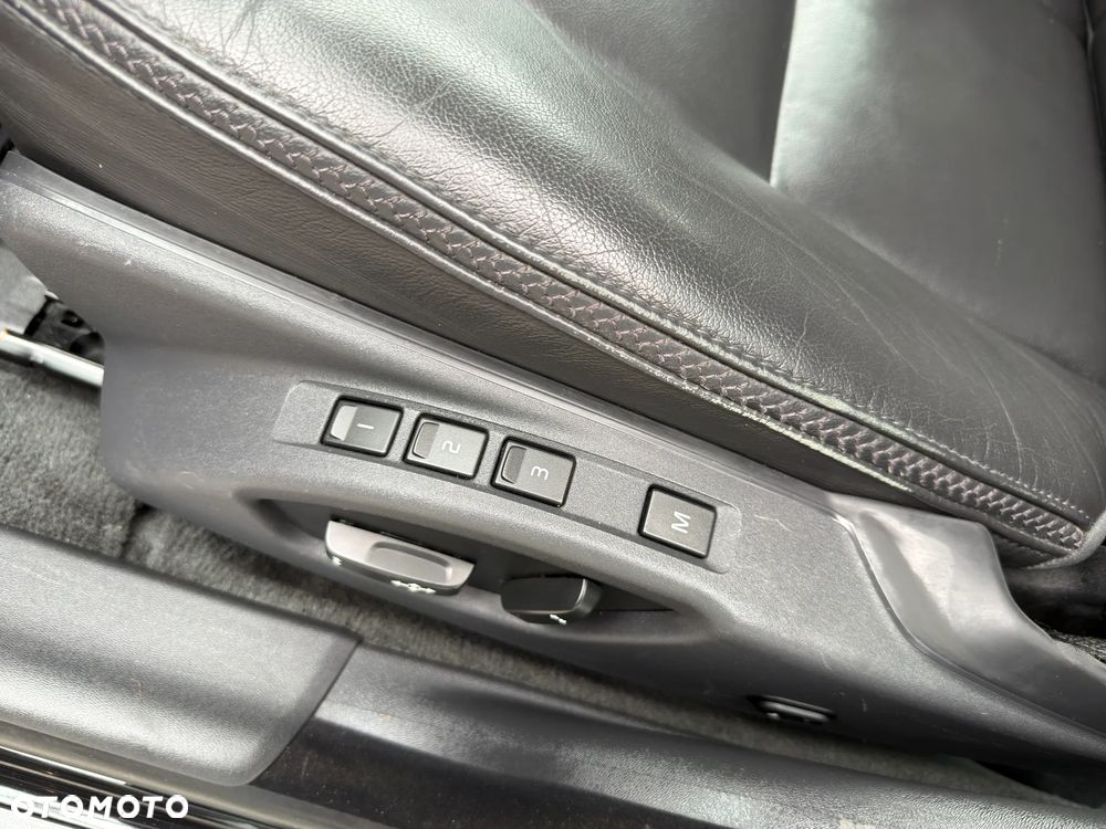 Volvo XC 70 ver-d4-drive--e-dynamic-momentum - 28