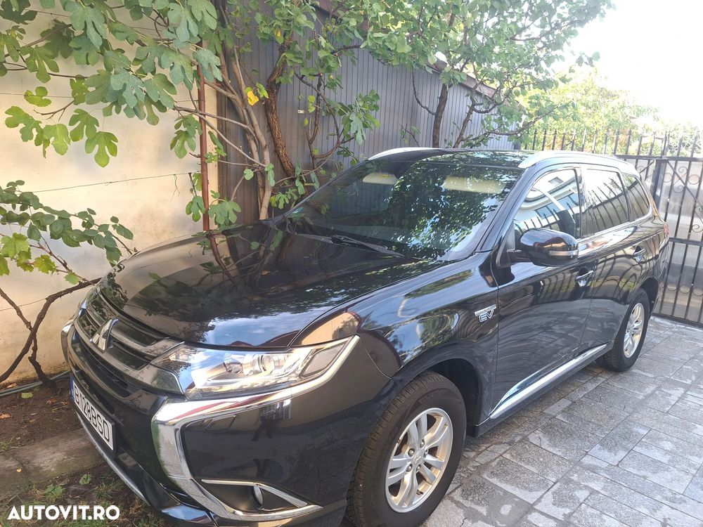 Mitsubishi Outlander 2.0 4WD Top - 20