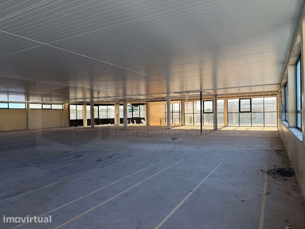 Armazém para venda - Zona Industrial da Mota- Gafanha da Encaração - Grande imagem: 2/21