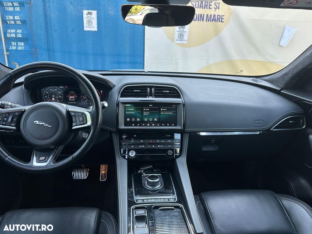Jaguar F-Pace 20d AWD R-Sport - 6