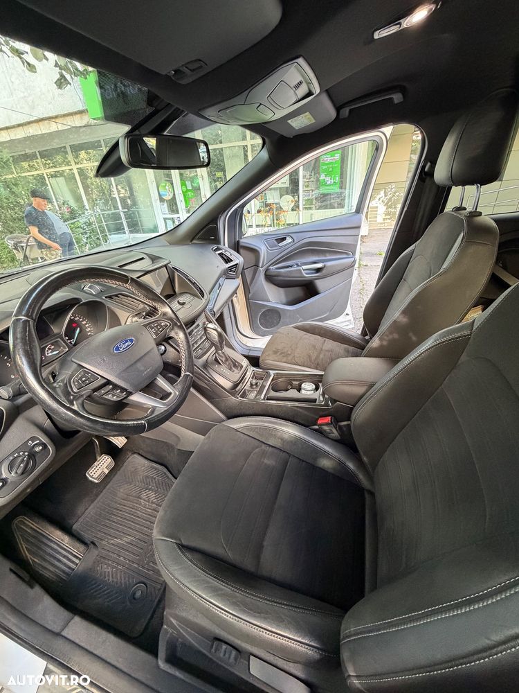 Ford Kuga 2.0 TDCi 4WD Powershift ST-Line - 8