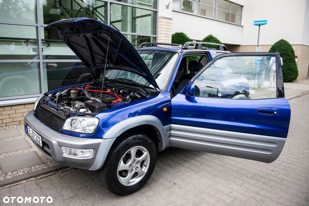 Toyota RAV4 - 8