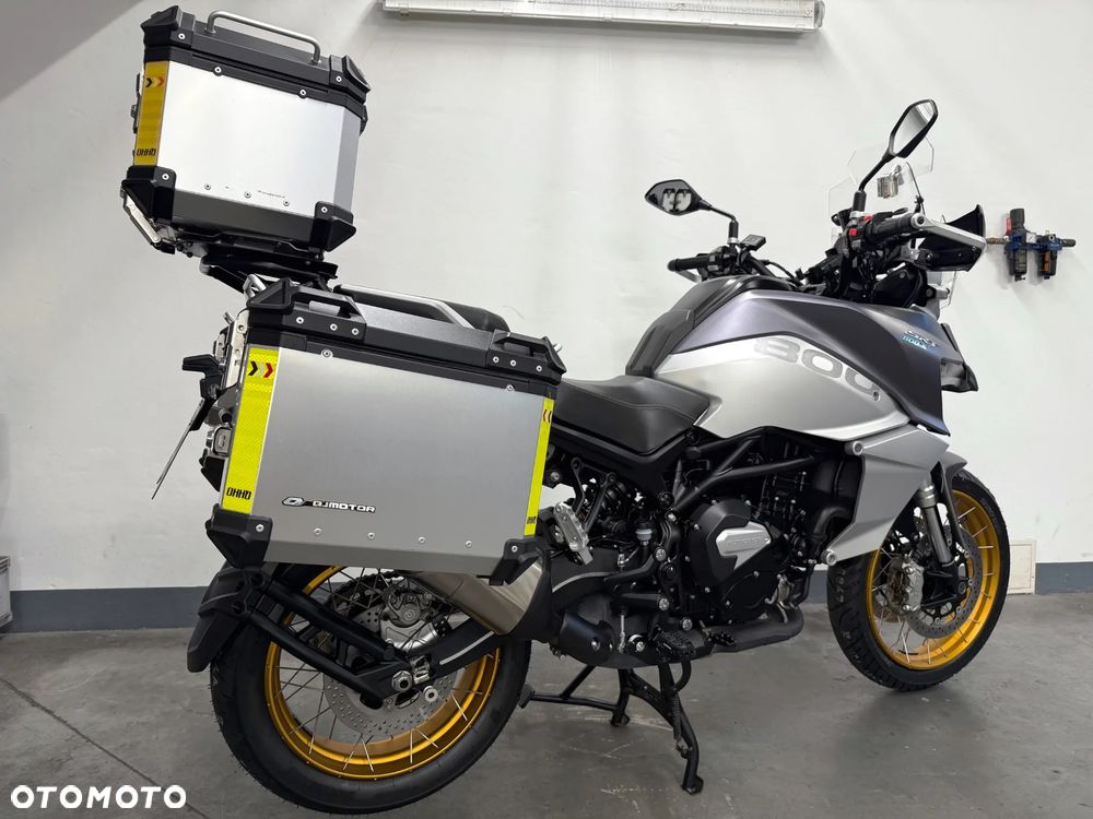 QJMOTOR SRT 800SX - 3