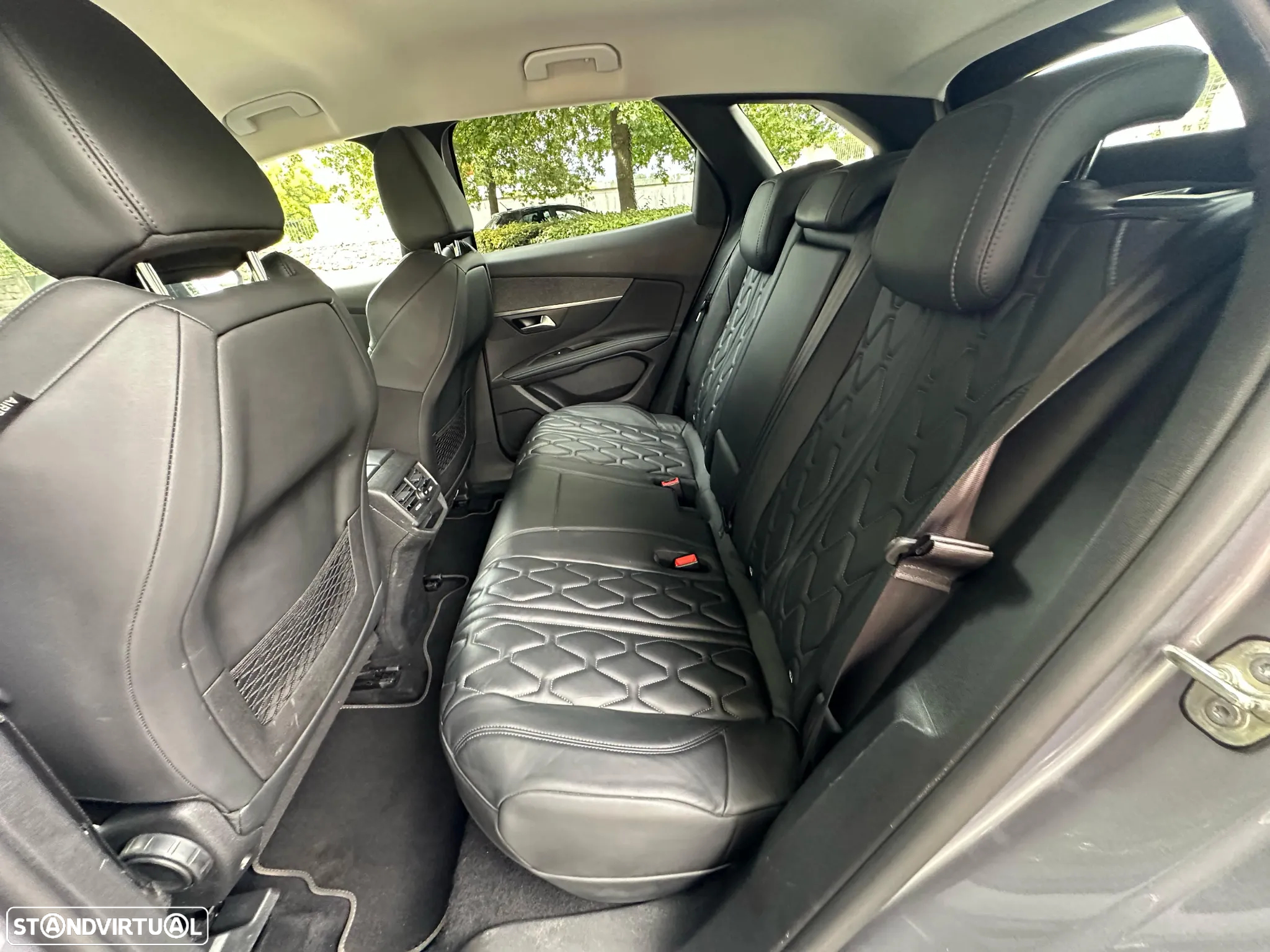 Peugeot 3008 1.6 Hybrid4 Allure Pack e-EAT8 - 29
