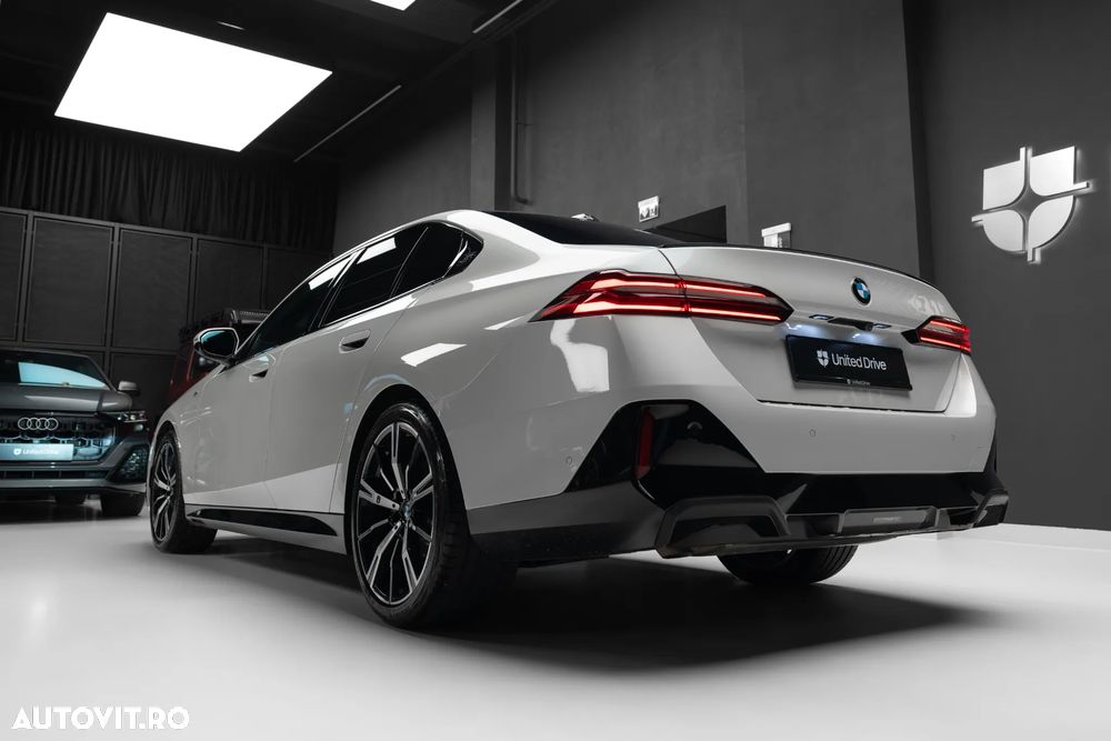 BMW Seria 5 520i AT MHEV - 40