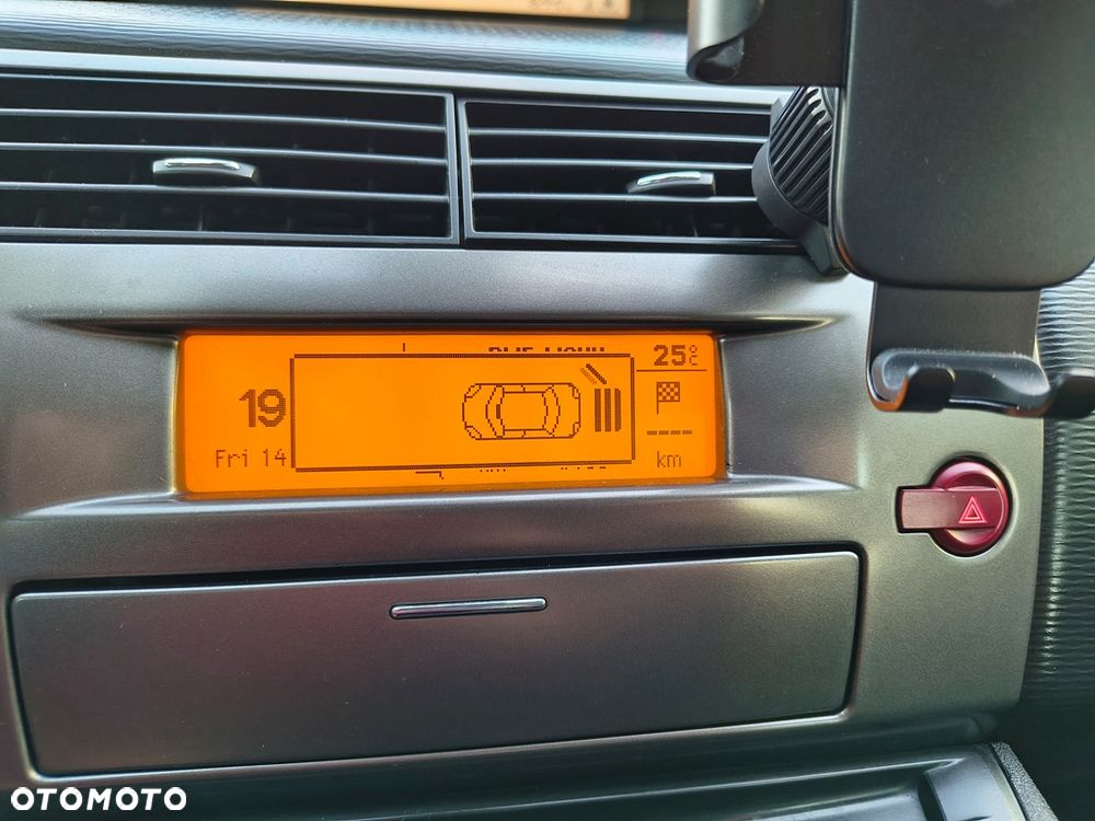 Citroën C4 1.4 16V SX - 12