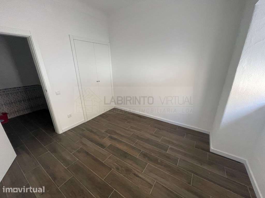 Arrenda-se T2 Totalmente Remodelado com 2 Terraços Próximo das Amor... - Grande imagem: 5/10