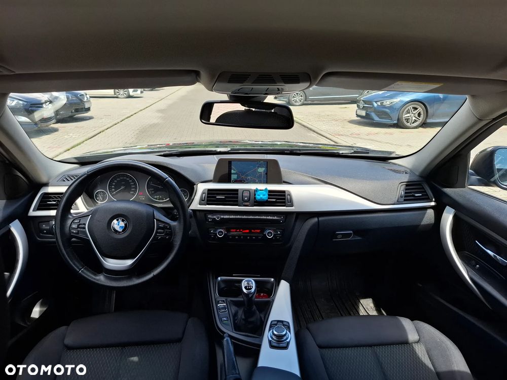 BMW Seria 3 320d - 9