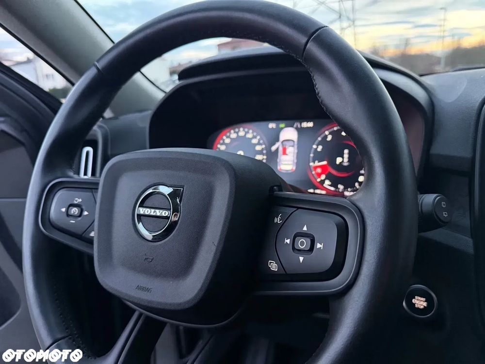 Volvo XC 40 T2 Plus Dark - 11