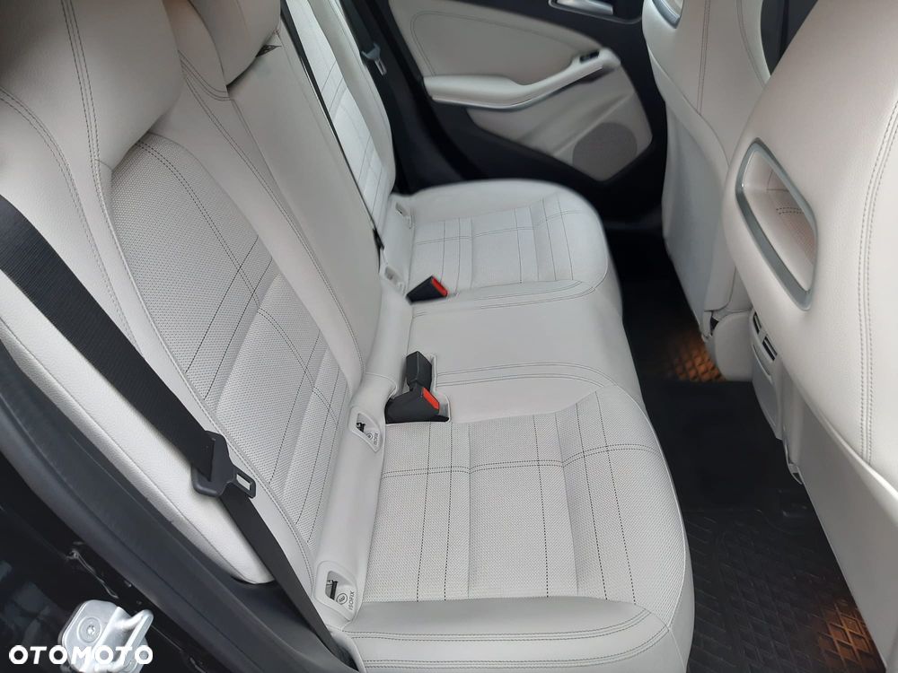 Mercedes-Benz GLA - 15