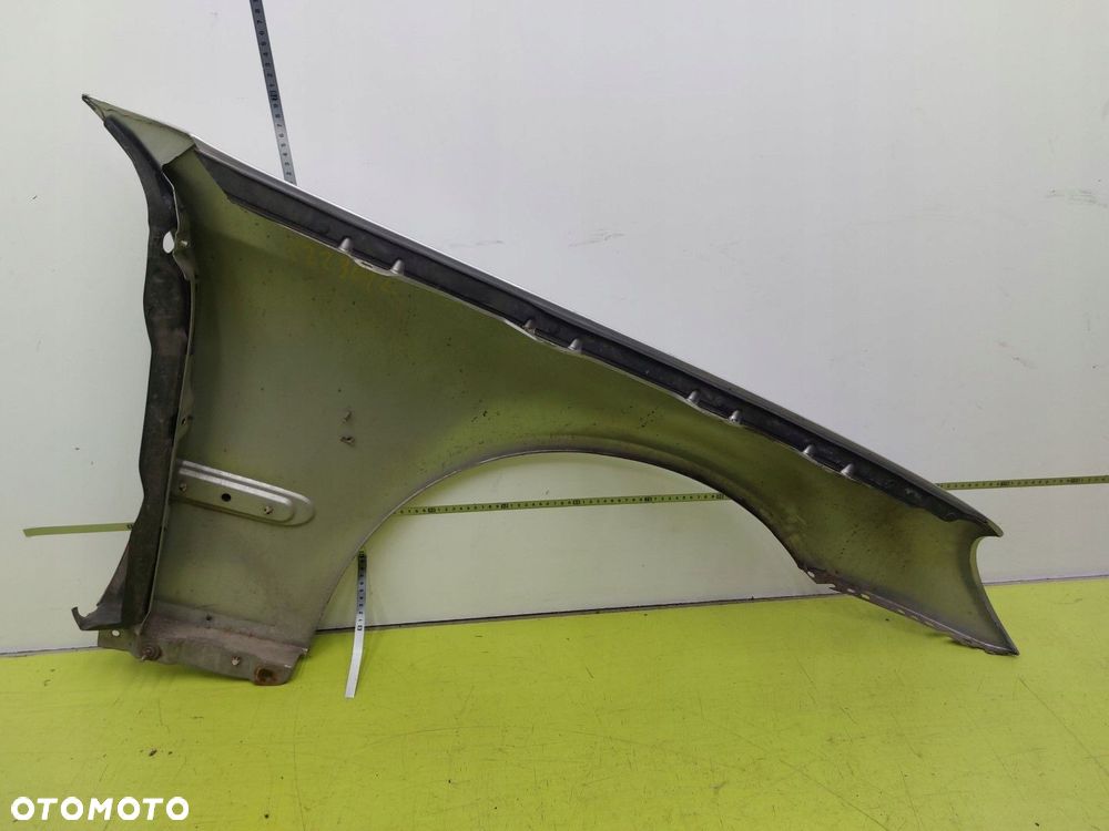 Błotnik przedni lewy Mercedes C-klasa W203 2000-2007 KOD LAKIERU: 744 - 5