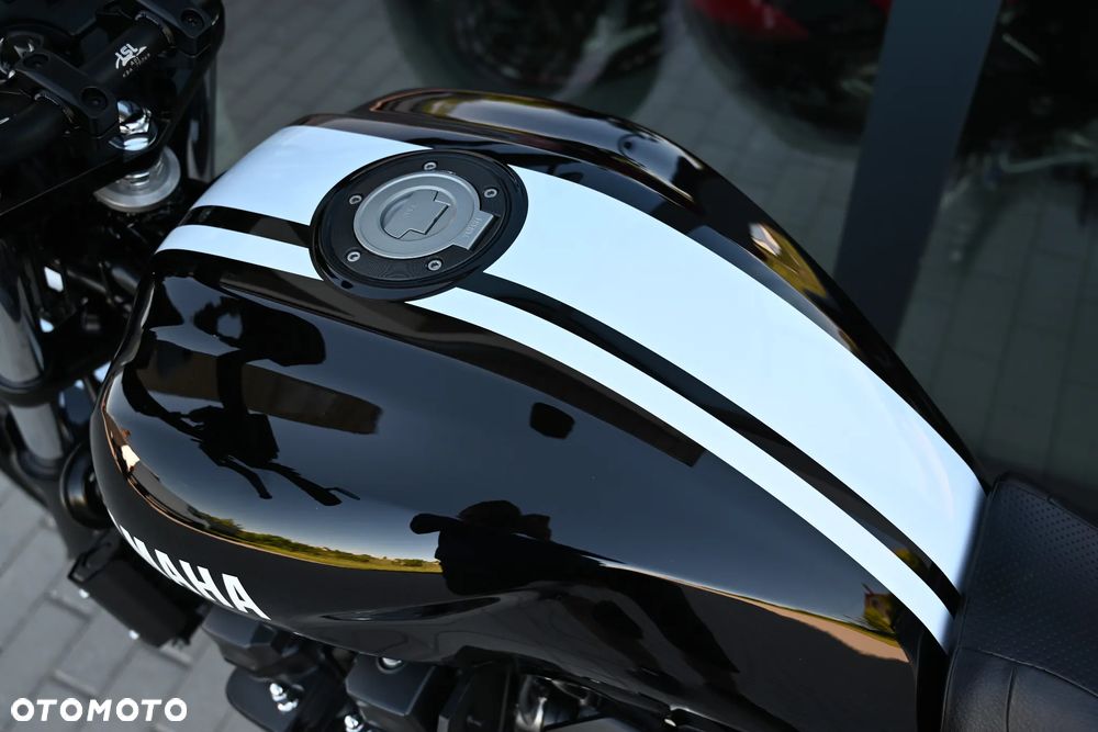 Yamaha XJR - 33