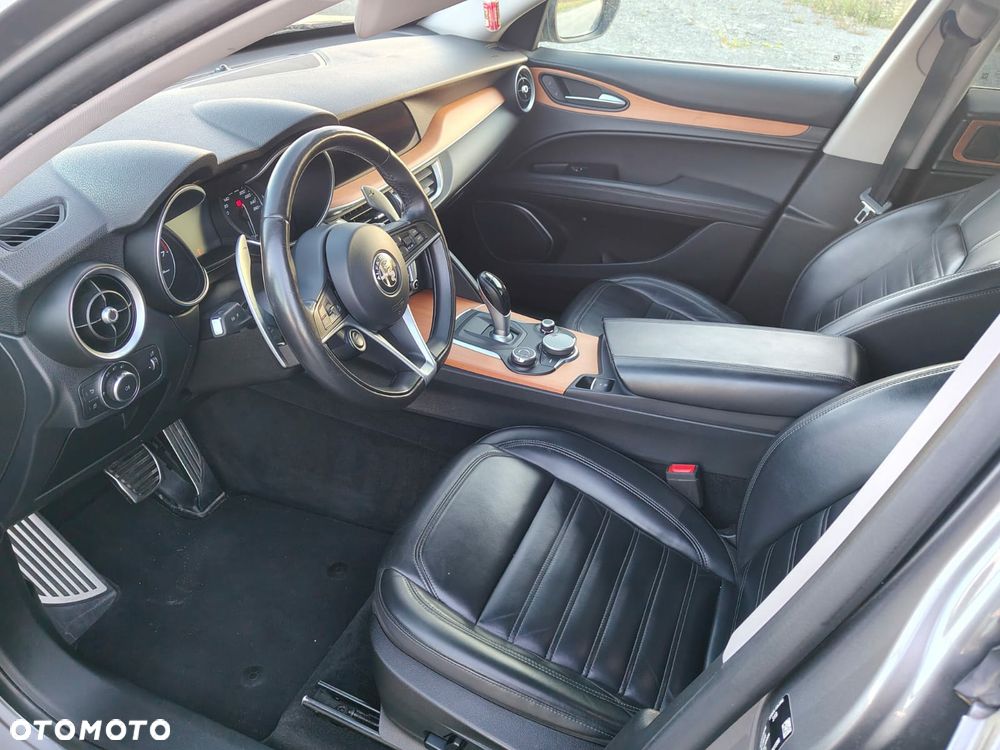 Alfa Romeo Stelvio - 6