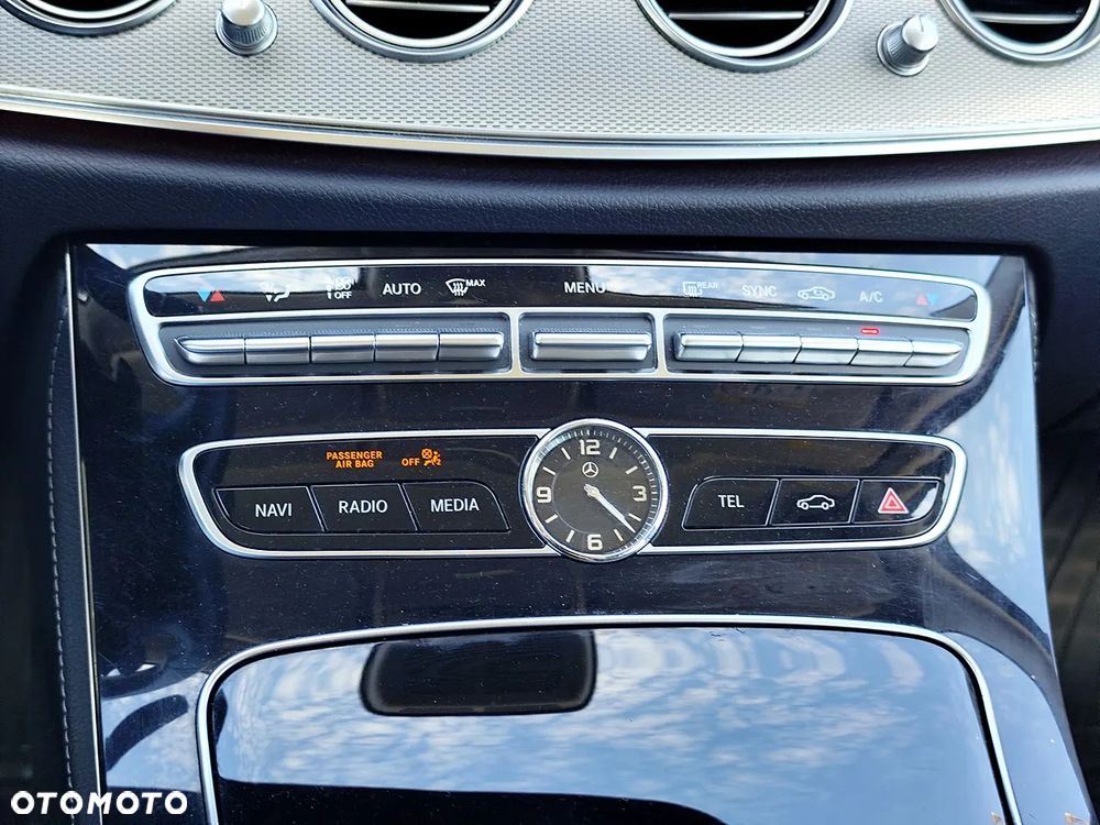 Mercedes-Benz Klasa E 220 d 4-Matic 9G-TRONIC - 20