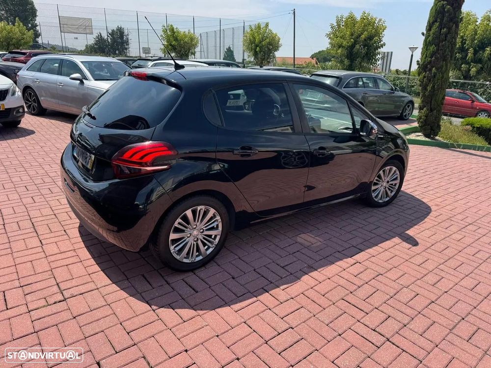 Peugeot 208 - 15