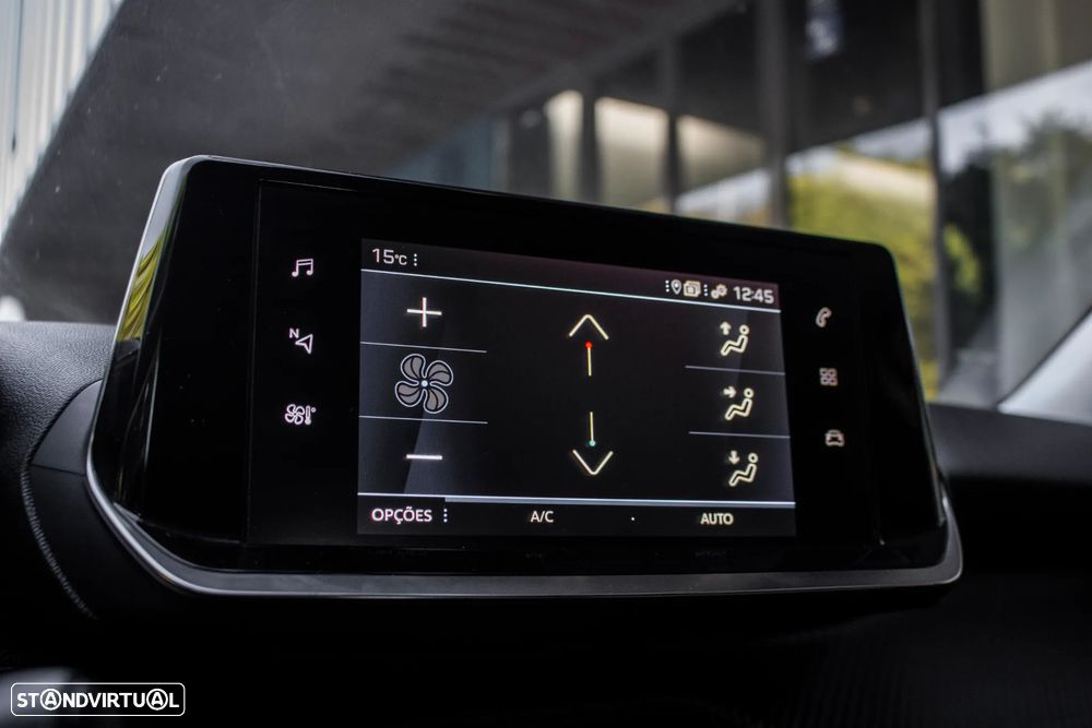 Peugeot 2008 1.2 PureTech Allure EAT8 - 36