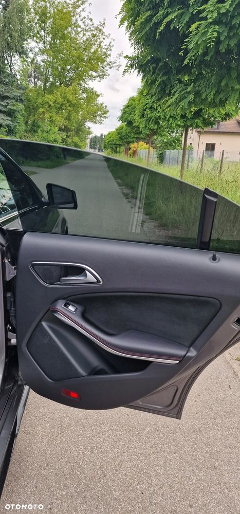 Mercedes-Benz CLA 200 AMG Line - 16