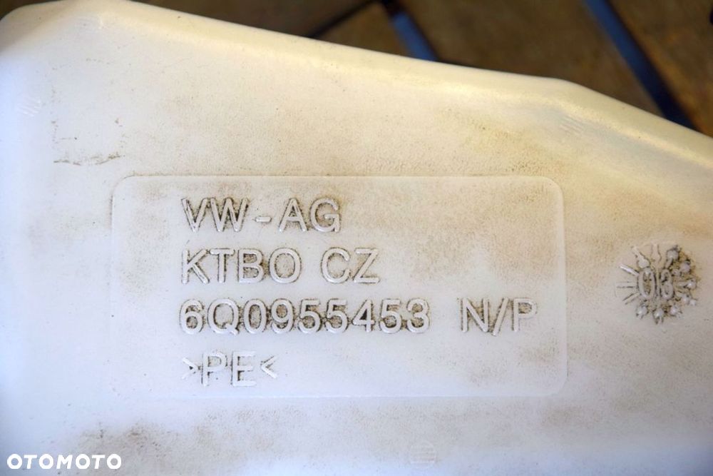 VW Polo IV 9N Zbiorniczek płynu do spryskiwaczy 6Q0955453 - 2