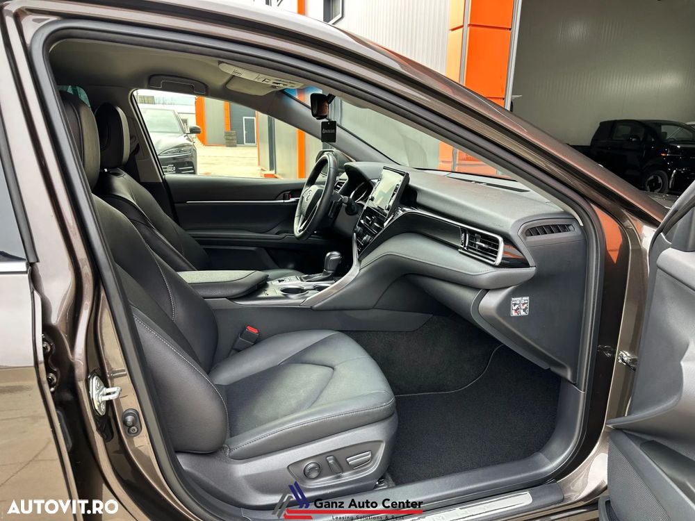 Toyota Camry Executive - 14