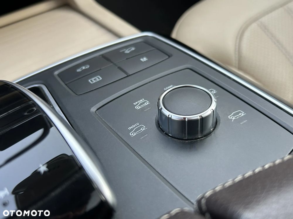 Mercedes-Benz GLS 400 4Matic 9G-TRONIC AMG Line - 21