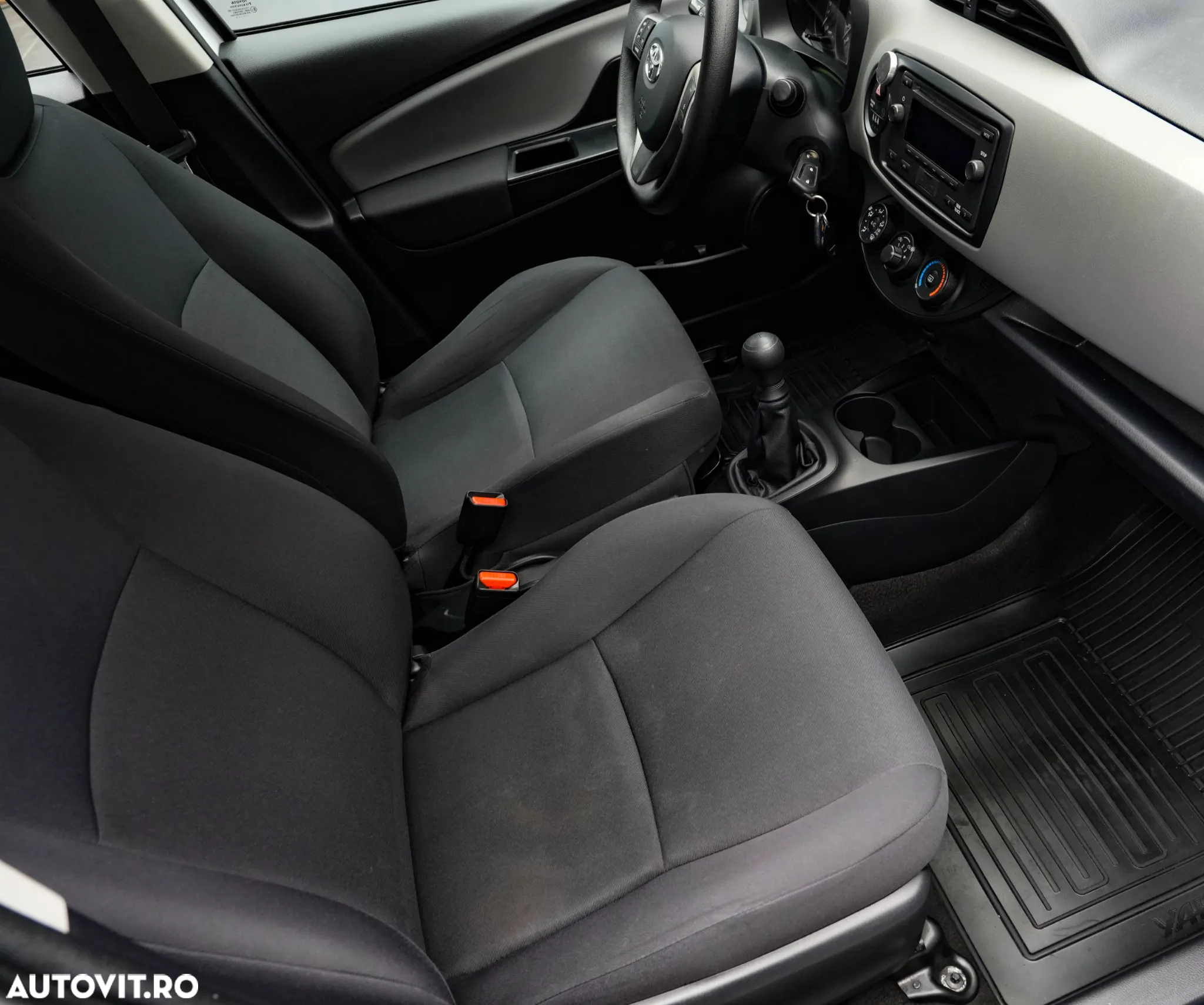 Toyota Yaris 1.0 L Eco - 12
