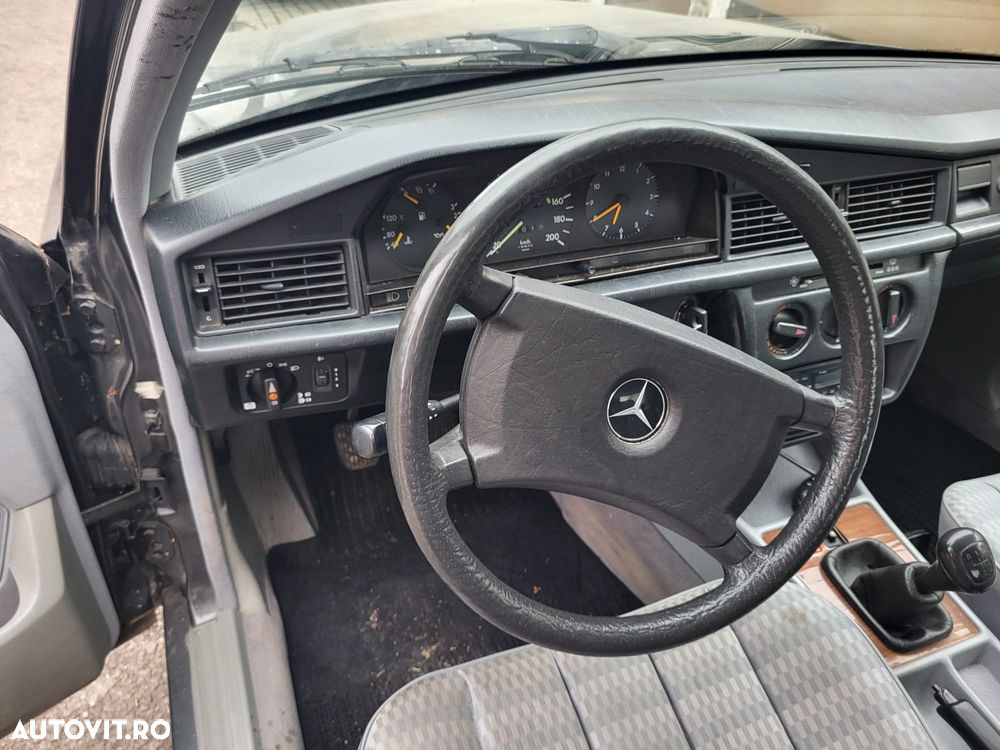 Mercedes-Benz W201 - 12