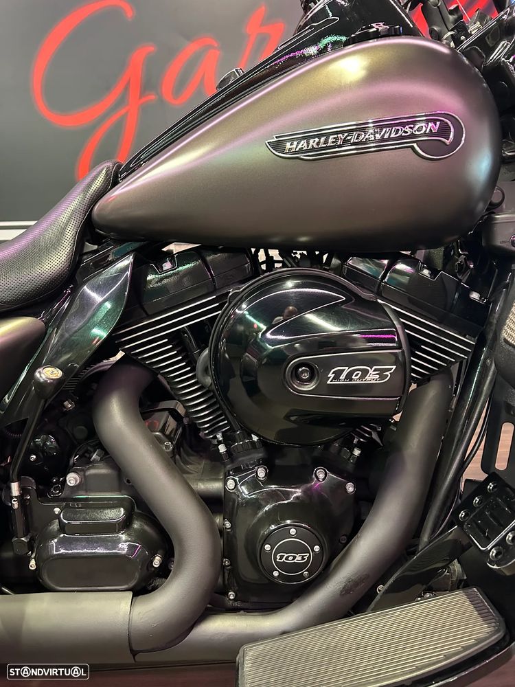 Harley-Davidson FLT FLRT FREEWHEELER - 22