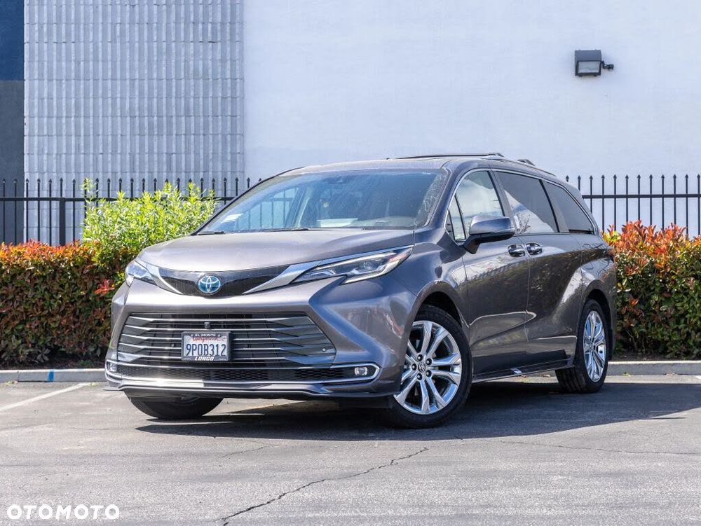 Toyota Sienna - 2