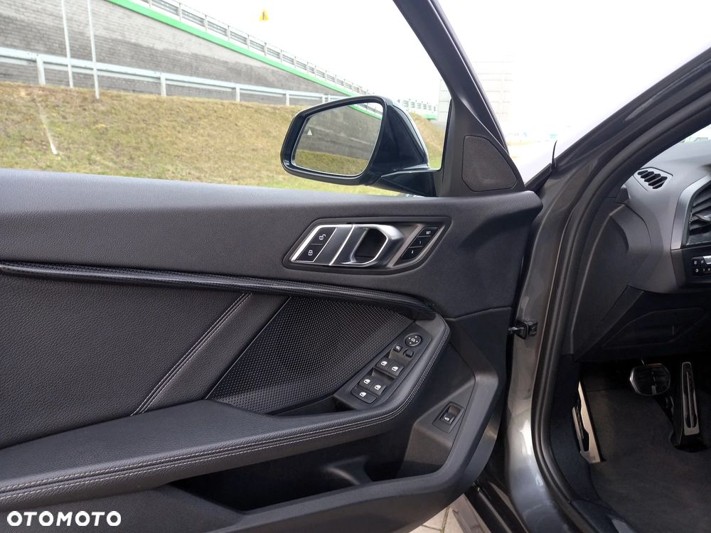 BMW Seria 1 120d xDrive M Sport - 10