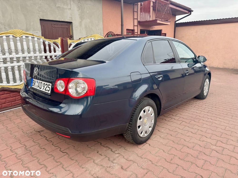 Volkswagen Jetta - 4