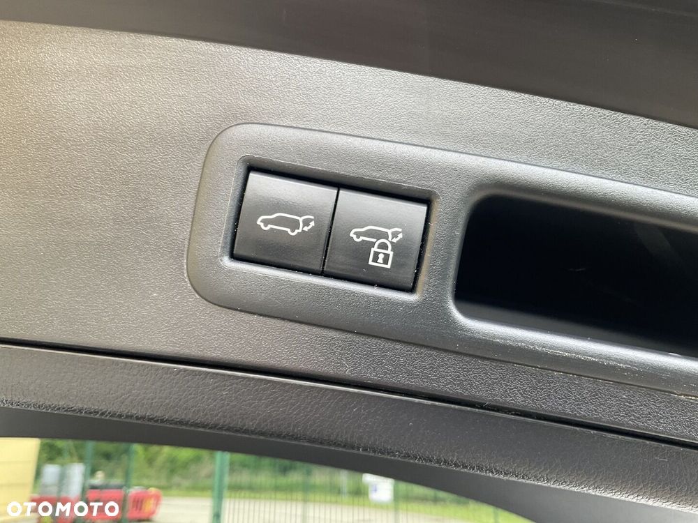 Lexus UX - 30