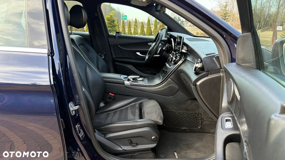 Mercedes-Benz GLC 250 4Matic 9G-TRONIC AMG Line - 32
