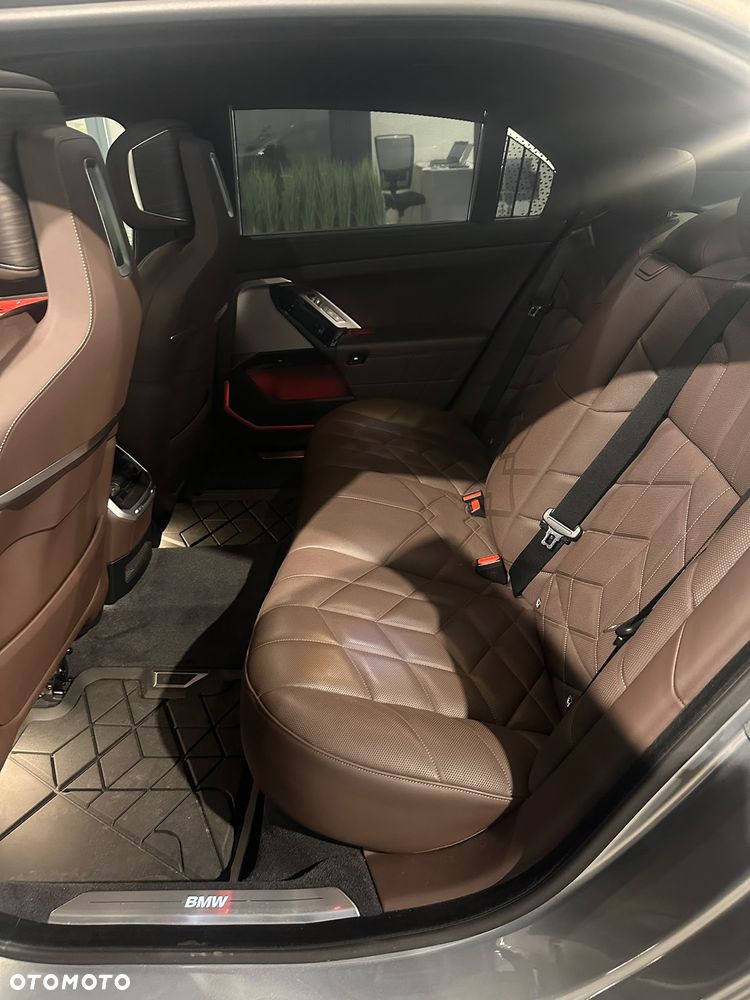 BMW Seria 7 730d xDrive mHEV - 12