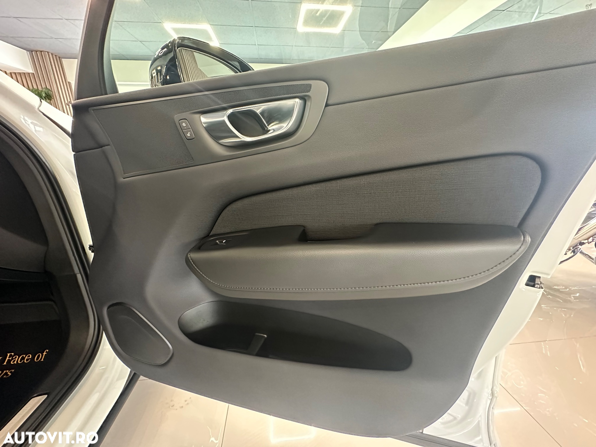 Volvo XC 60 T6 AWD Recharge Geartronic RDesign Expression - 23