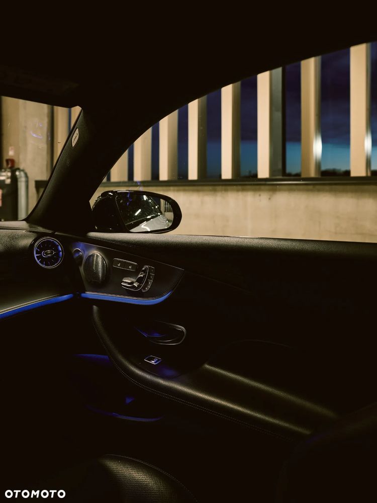 Mercedes-Benz Klasa E - 32