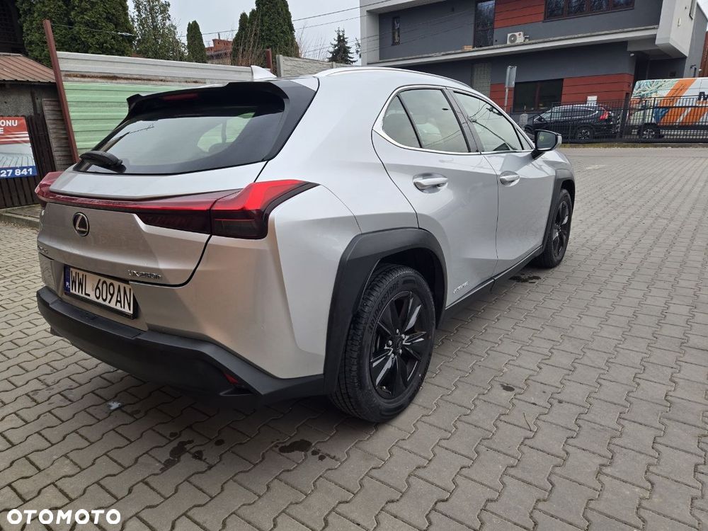Lexus UX 250h - 9