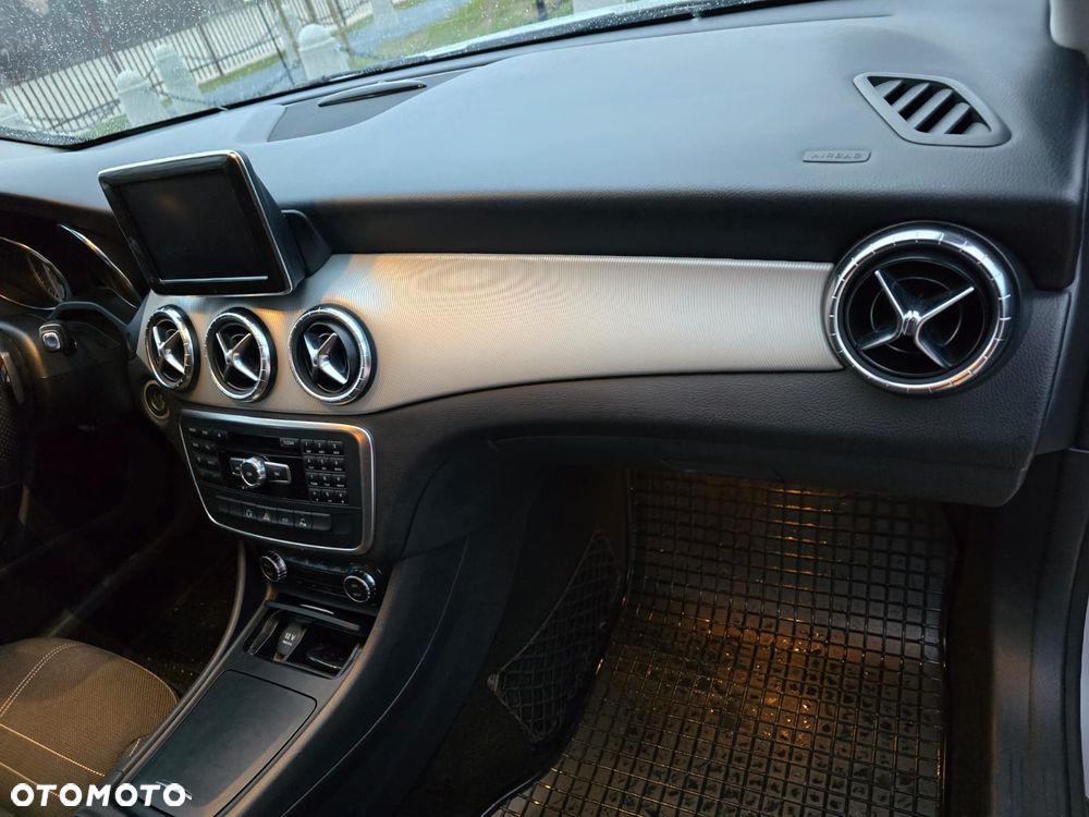 Mercedes-Benz CLA 220 d 7G-DCT - 20