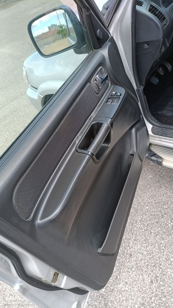Nissan Terrano 3.0 TDi Luxury - 14
