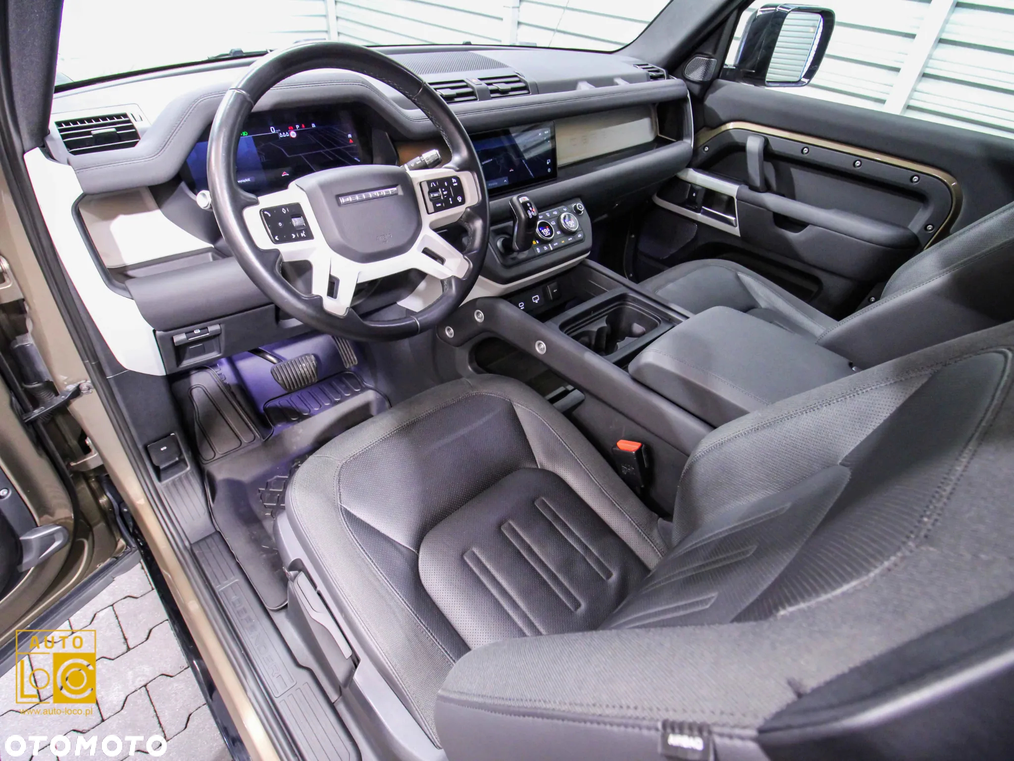 Land Rover Defender 90 D250 HSE - 17