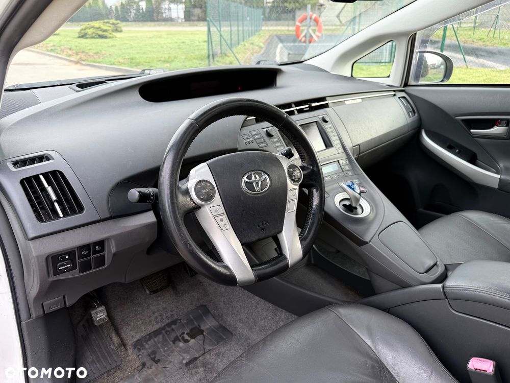 Toyota Prius 1.8 HSD Prestige - 10